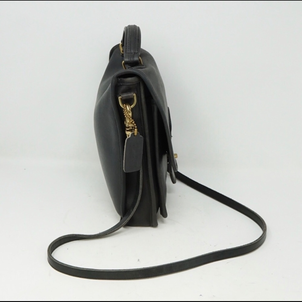-SOLD- Vintage Coach Willis Crossbody - Picture 3 of 8